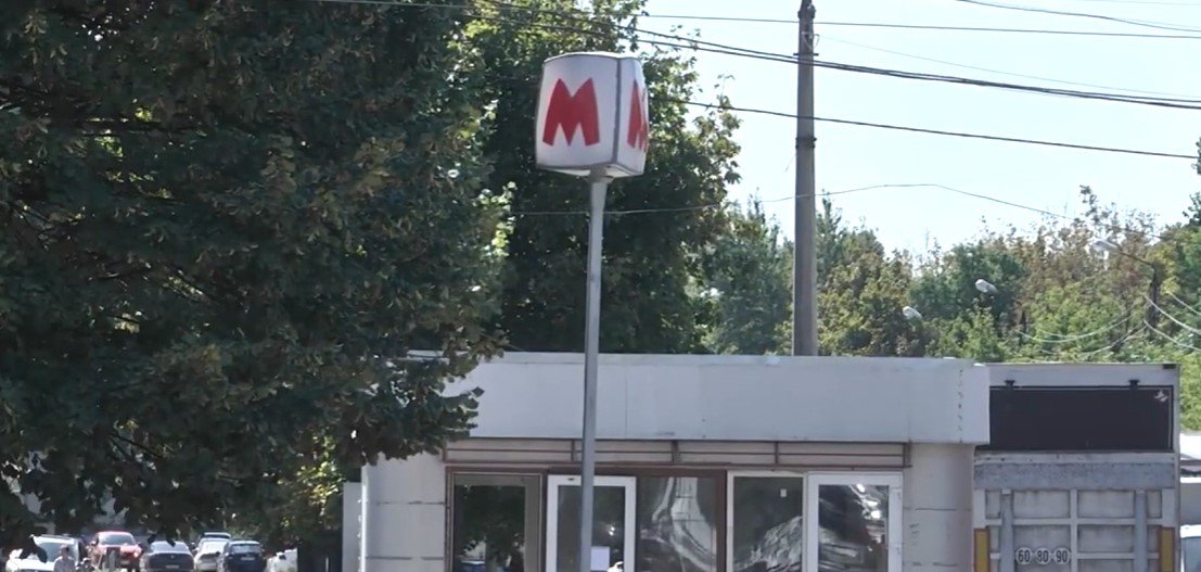 У харківському метро чоловік з ножем напав на поліцейського: нові подробиці (відео)
