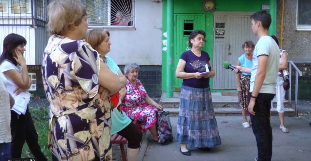 Мешканці харківської п’ятиповерхівки бояться, що їхній будинок завалиться через фекалії (відео)