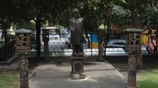 У Харкові встановили пам’ятник двірнику (відео)