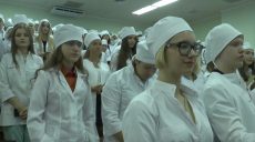 700 студентів-медиків склали клятву Гіппократа в Харкові (відео)