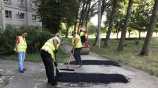 В Индустриальном районе благоустраивают пешеходные дорожки во дворах