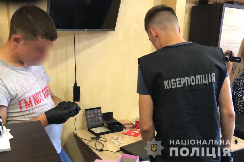 Киберполиция задержала организатора группы, занимавшейся похищением денег с банковских счетов украинцев