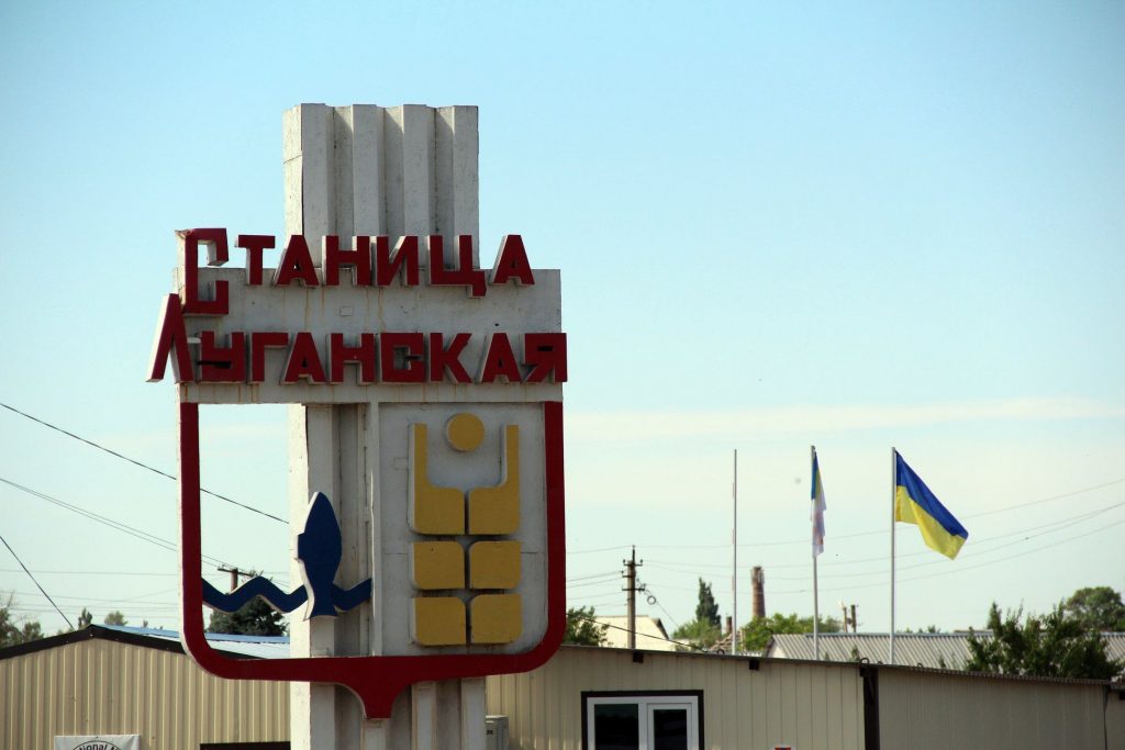 Разминирование в Станице Луганской: ГСЧС у моста нашли 31 мину