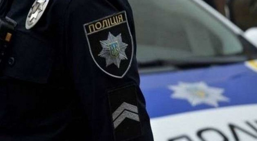 Харьковского полицейского отстранили от службы за драку с пенсионером