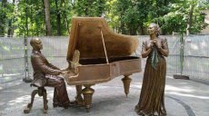 В саду Шевченко появились скульптуры известных харьковчан