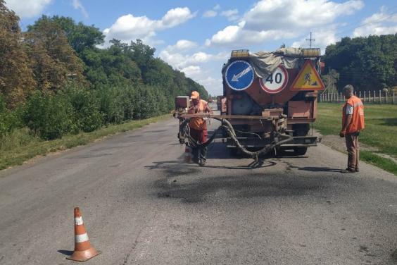 На Харьковщине продолжают ремонтировать дороги