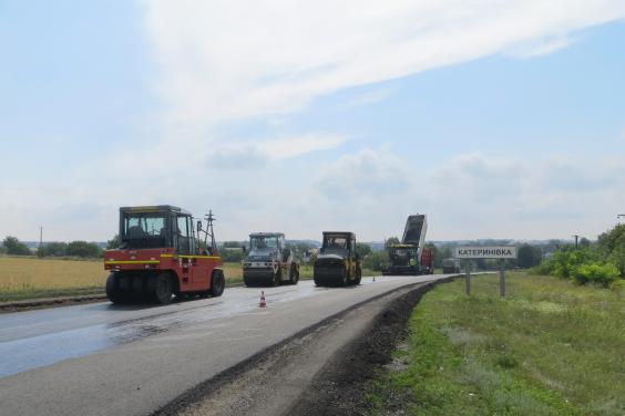 В Харьковской области продолжают ремонтировать дороги