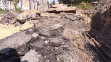 Харків’яни скаржаться: на вулиці Зерновій провалився асфальт (відео)