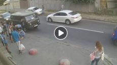 Харьковский школьник попал под машину, но не пострадал (видео)