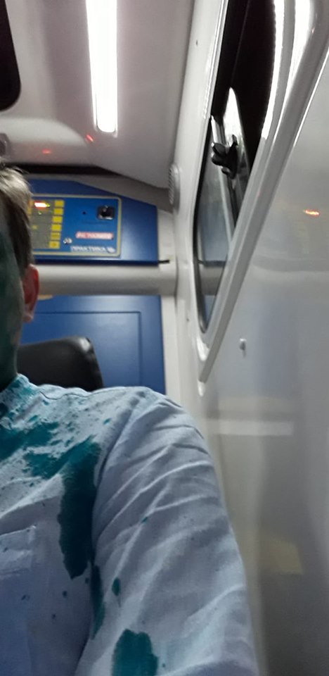 Нападение на ЛГБТ- активистов в Харькове: экс-нардепу Донию повредили «зеленкой» глаз