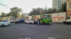 На Университетской столкнулись Skoda и автобус (фото)