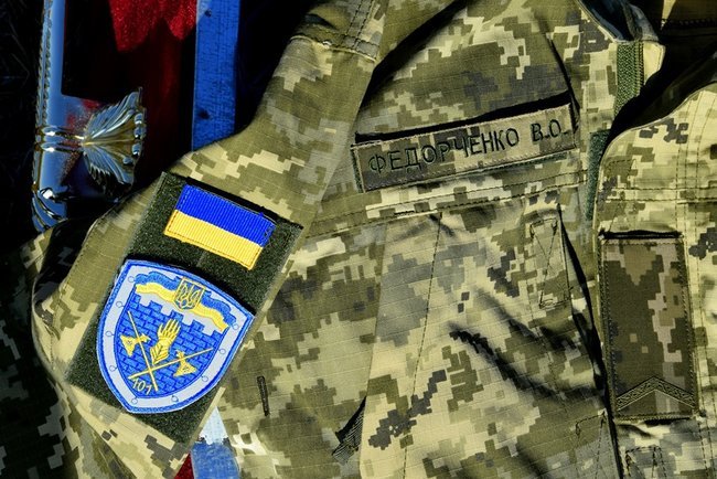 На Харьковщине перезахоронили останки бойца, погибшего под Дебальцево (фото)
