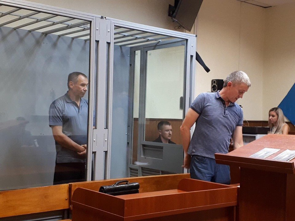 Перерезал горло и выкинул в мусорный бак: суд отправил убийцу в СИЗО (фоторепортаж)