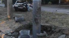 Смертельное ДТП в Харькове: мужчина врезался в столб (фото)