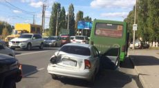 Маршрутка попала в ДТП в Харькове (фото)