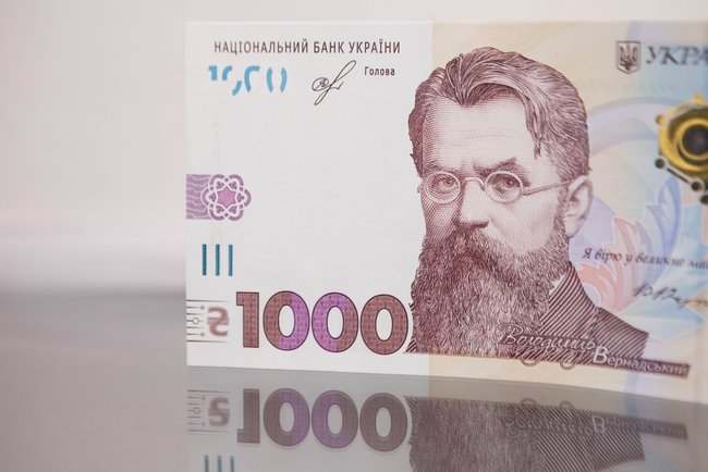 Украинской гривне — 23 года