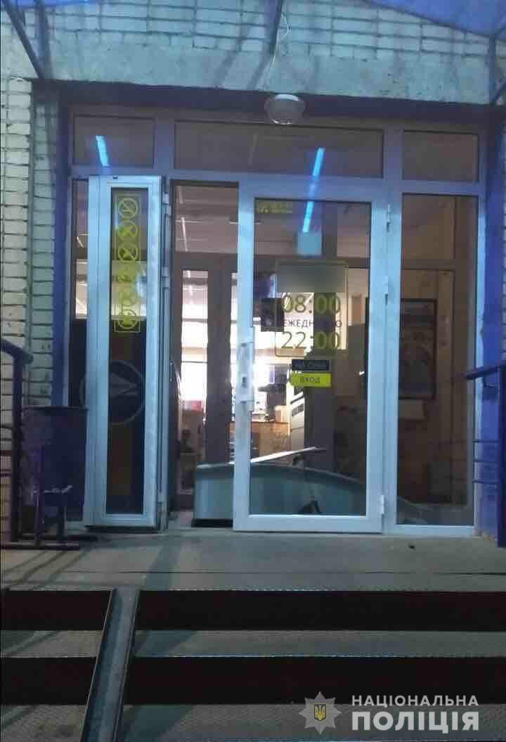 В Харькове неизвестные похитили деньги из платежного терминала (фото)