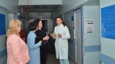 Вице-консул Канады в Украине посетила харьковскую «неотложку»