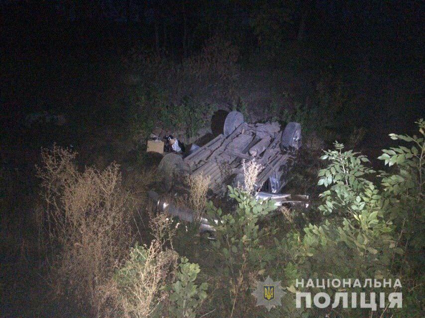 На Харьковщине Mitsubishi Pajero слетел в кювет. Погибла женщина (фото)