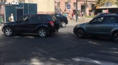 На Пушкинской Hyundai врезался в Suzuki (фото)