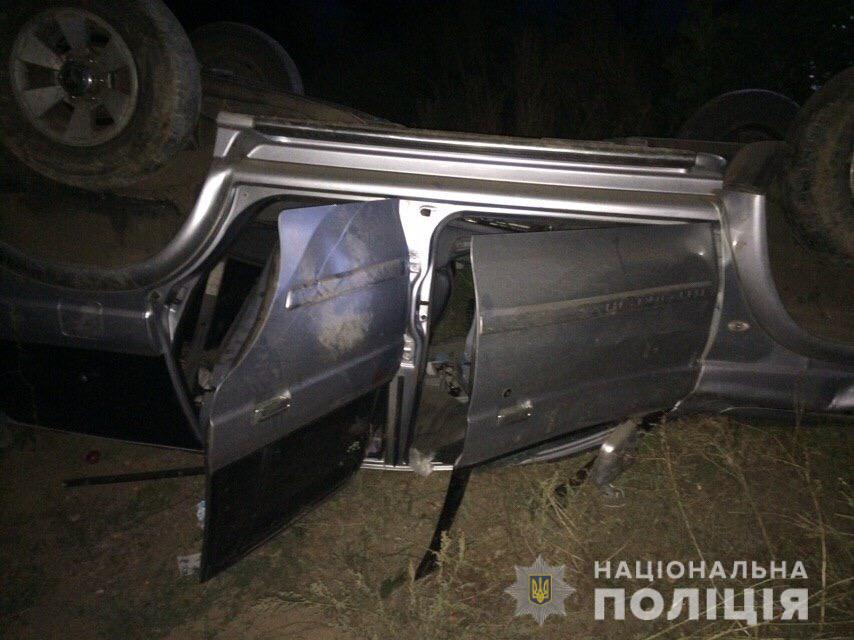 Слетели в кювет: под Харьковом 44-летняя женщина погибла в ДТП фото