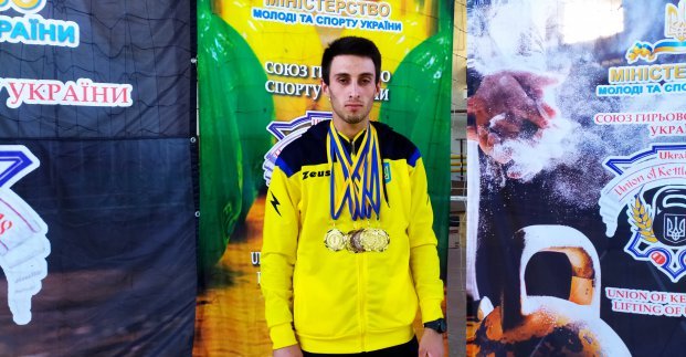 Харьковский студент завоевал четыре золотые медали на чемпионате Украины по гиревому спорту