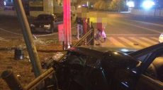 На ул. Отакара Яроша иномарка сбила забор и столб (фото)
