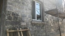 Жильцы дома в Новобаварском районе боятся заходить в подъезд (фото)