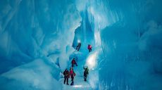Украинские полярники нашли в Антарктиде «потерянную» ледниковую пещеру (фото)