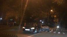 На ХТЗ вследствие ДТП автомобиль выбросило на тротуар