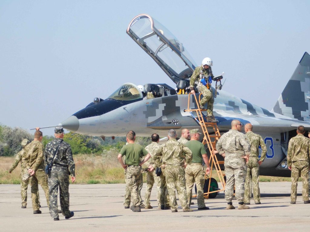 Харьковские курсанты-летчики выполнили первые пуски ракет (фото)