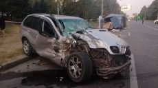 У Харкові водій іномарки в’їхав у вантажівку (відео)
