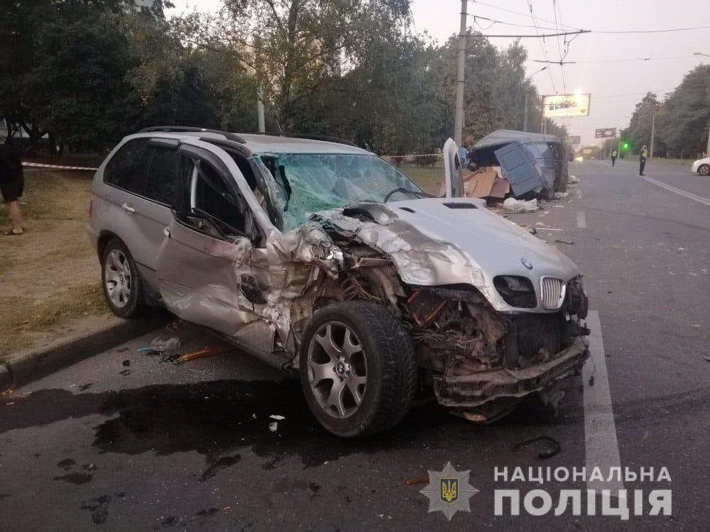 У Харкові водій іномарки в’їхав у вантажівку (відео)