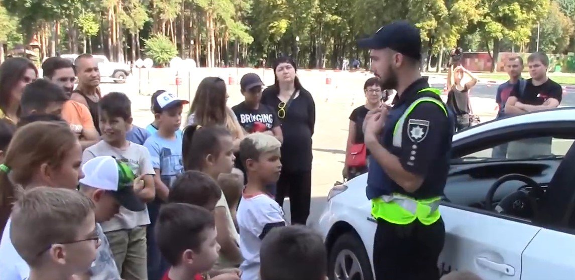 Одна з автошкіл організувала для харківських дітлахів соціальний захід (відео)