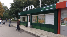 В Харькове неизвестный обстрелял аптеку на Салтовке