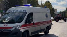 Трактор сбил машину скорой помощи в Харькове
