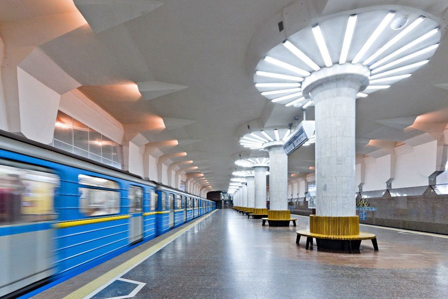 В Харьковском метро встали поезда