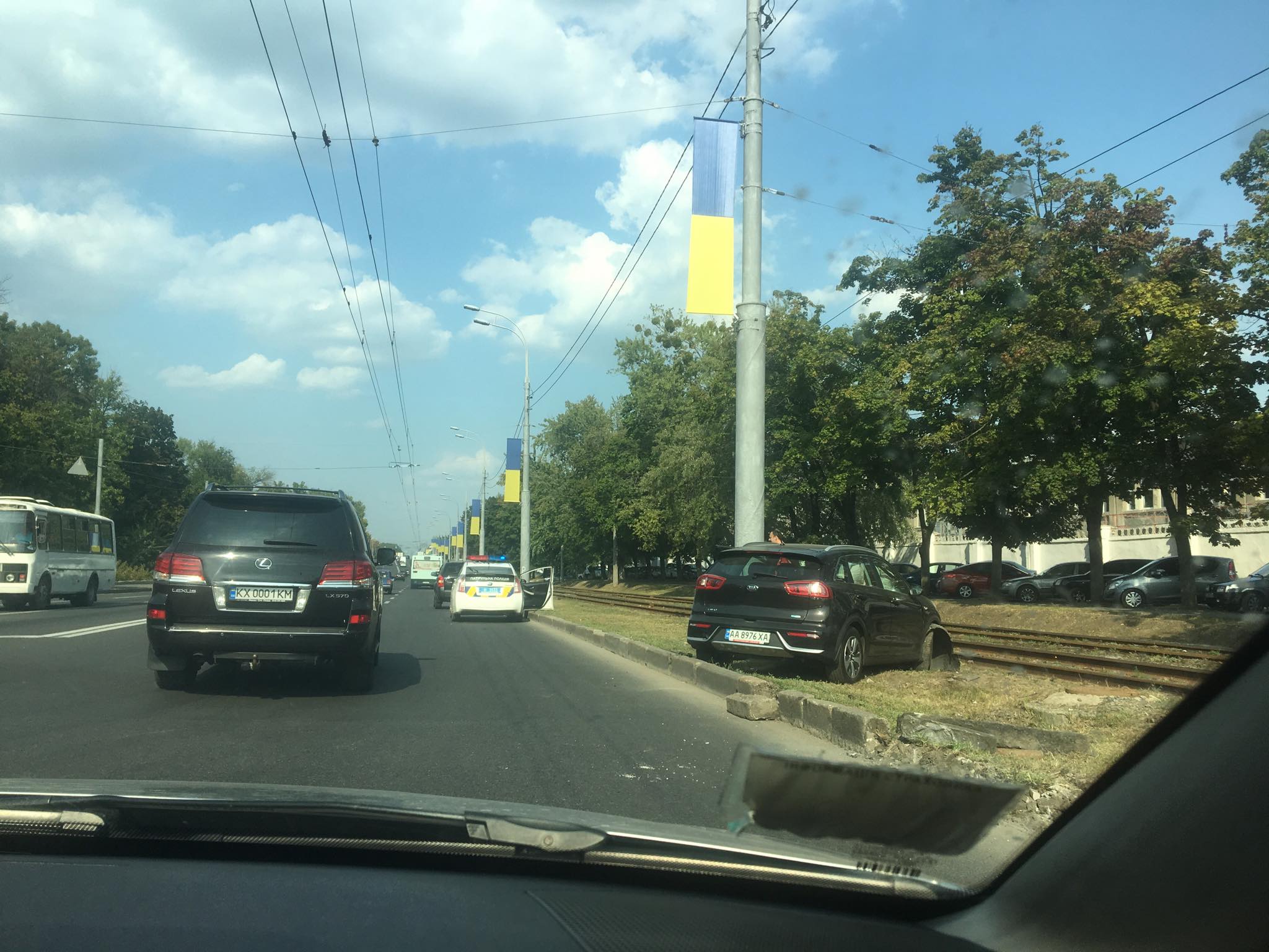На Сумской «Kia» снесла светофор (фото)