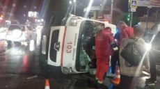 ДТП в Харькове: машина скорой помощи врезалась в легковушку (фото)