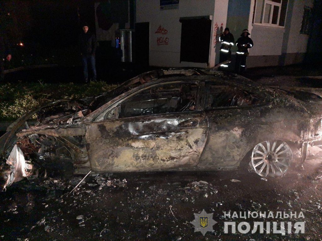 В Харькове сожгли иномарку (фото)