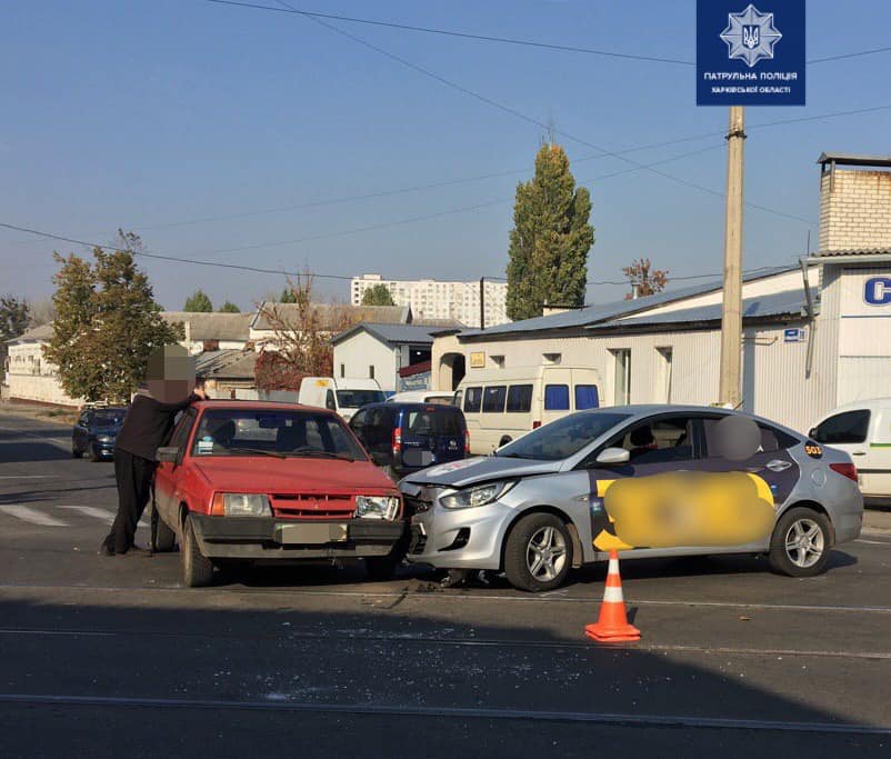 На Грековской Hyundai столкнулся с ВАЗ (фото)