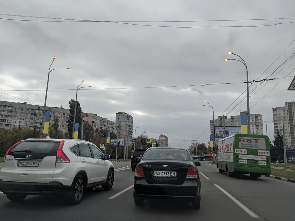 На Алексеевке не выключили уличное освещение (фото)