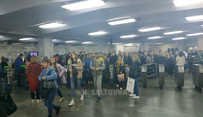 Очереди в метро. Харьковчанам советуют поскорее переходить на е-ticket