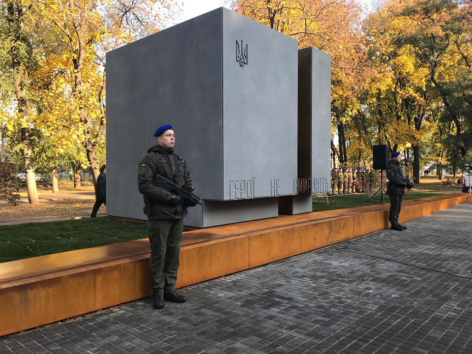 В Харькове в День Защитника Украины открыли необычный памятник (фоторепортаж)