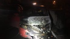 Полиция выясняет причины загорания микроавтобуса в Холодногорском районе (фото)