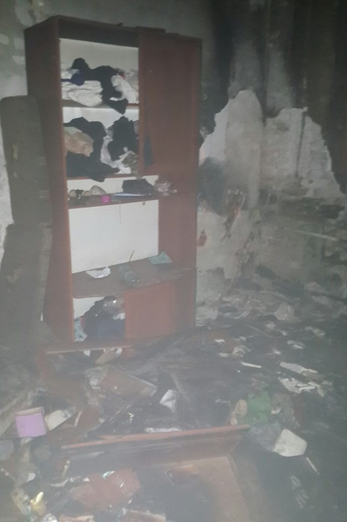 В Харькове из-за загоревшегося в квартире хлама эвакуировали жильцов всего дома (фото)