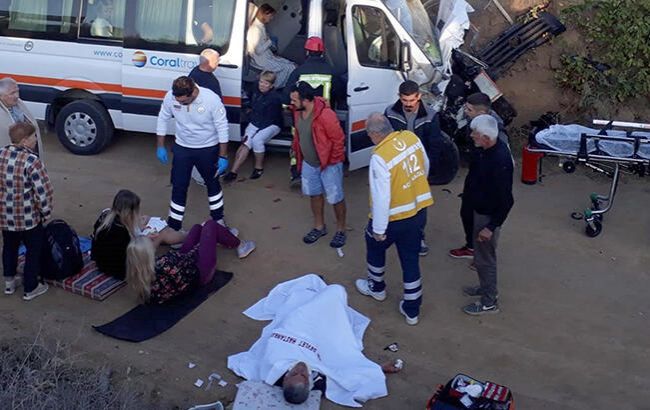 Украинские туристы в Турции попали в ДТП. Десять пострадавших (фото)