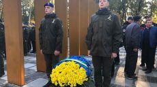 Символ міцності та єдності: пам’ятник у формі кубу встановили на честь захисників України (відео)
