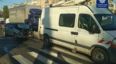 На пр. Льва Ландау столкнулись Volkswagen и Renault (фото)