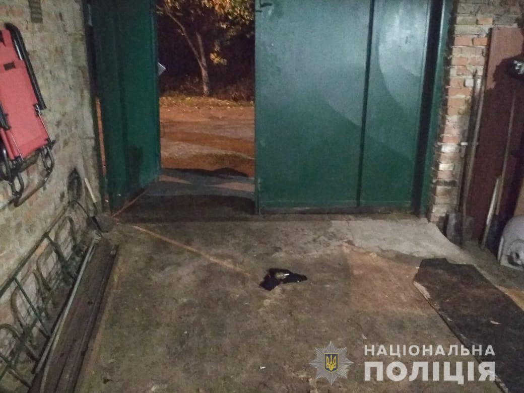 Мужчина угрожал жене гранатой (фото)